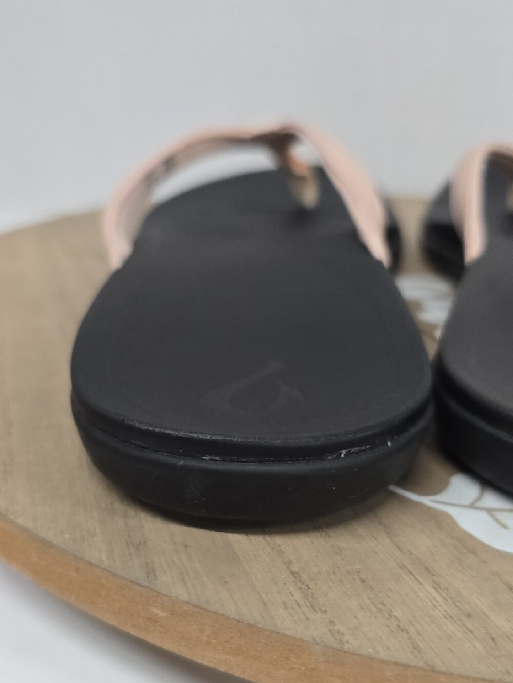 OluKai Ho‘ōpio Leather Flip-Flops with Pale Pink Straps Womens Size 10 EUC - Picture 8 of 14